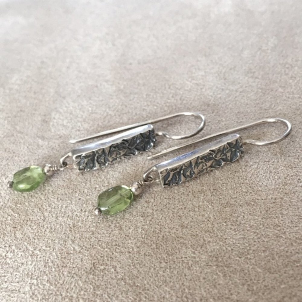 W1378 Silpada Retired Sterling Silver Peridot Earrings - 2006 Catalog